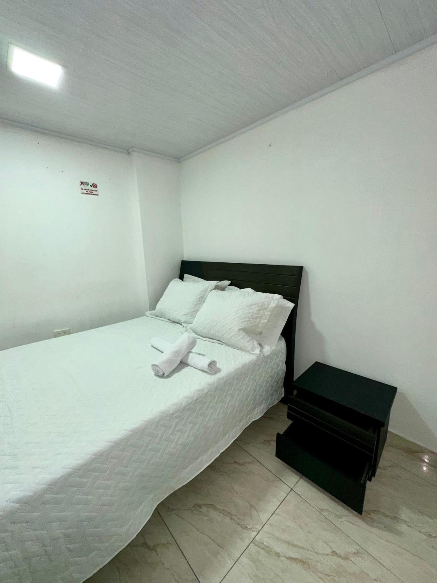 Almendros Apartment *