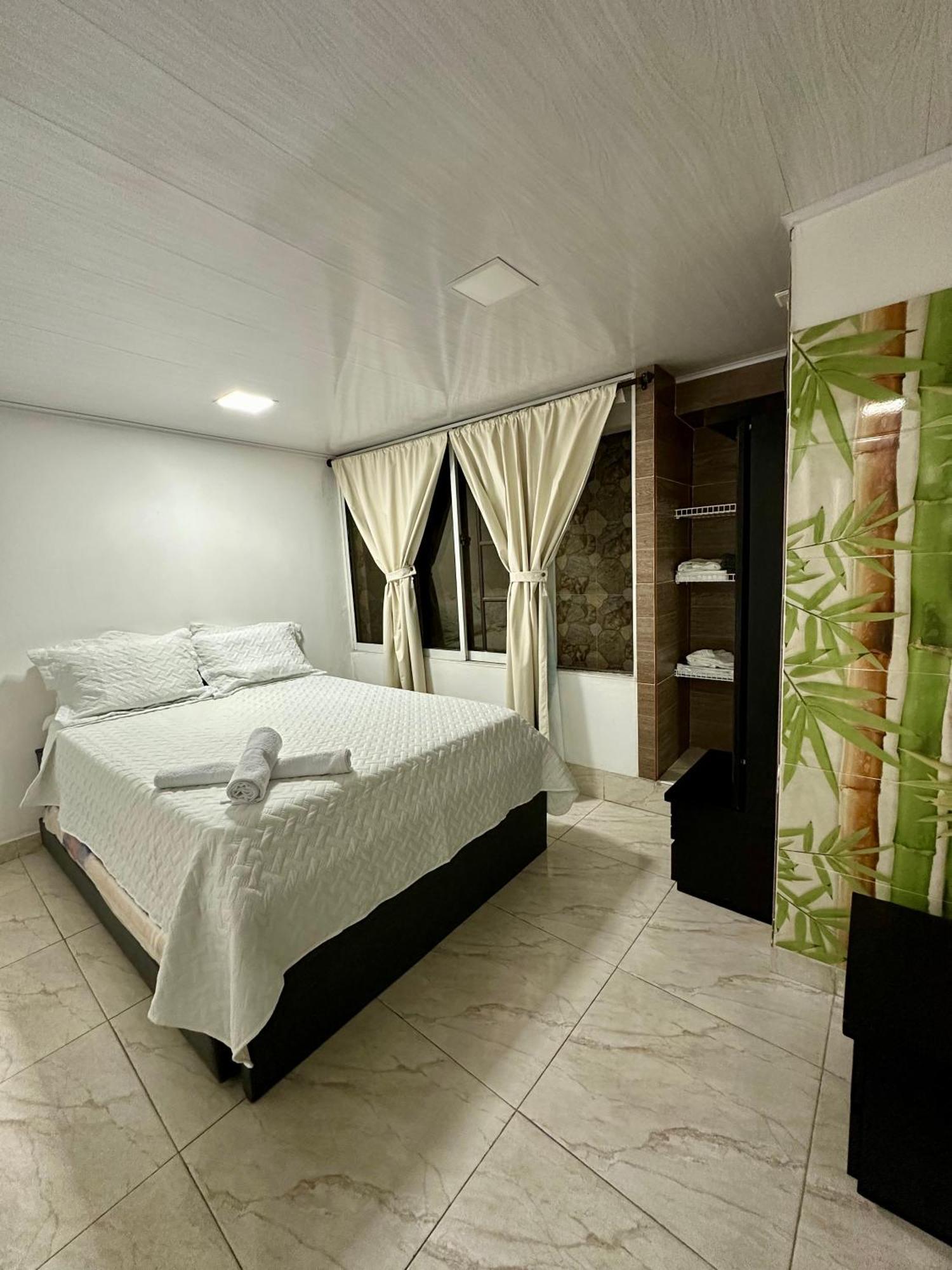 Almendros * San Andres (San Andres and Providencia Islands)